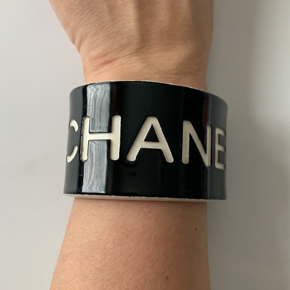 CC Monochrome Logo Cuff Bracelet - Picture 5 of 6